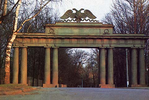Pavlovsk Gate by Brenna - 1826